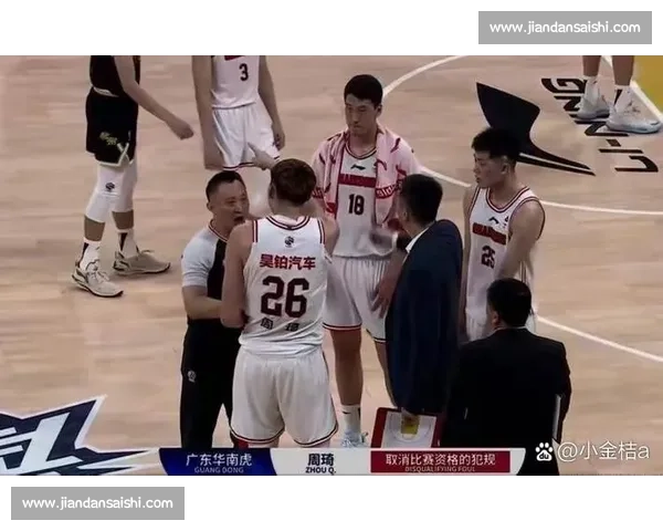 篮球赛场上推人犯规的判罚标准与争议解析深度探讨与实战案例分析 篮球赛场上推人犯规的判罚标准与争议解析深度探讨与实战案例分析